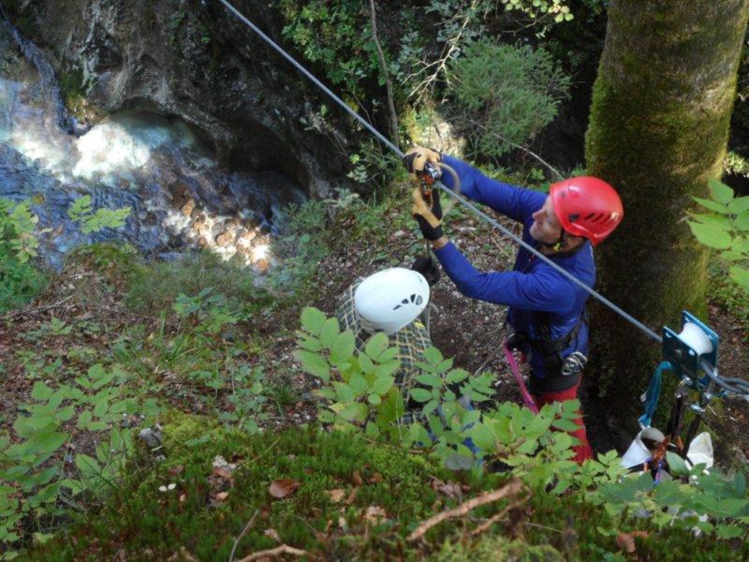 Pred spustom po tirolski žičnici