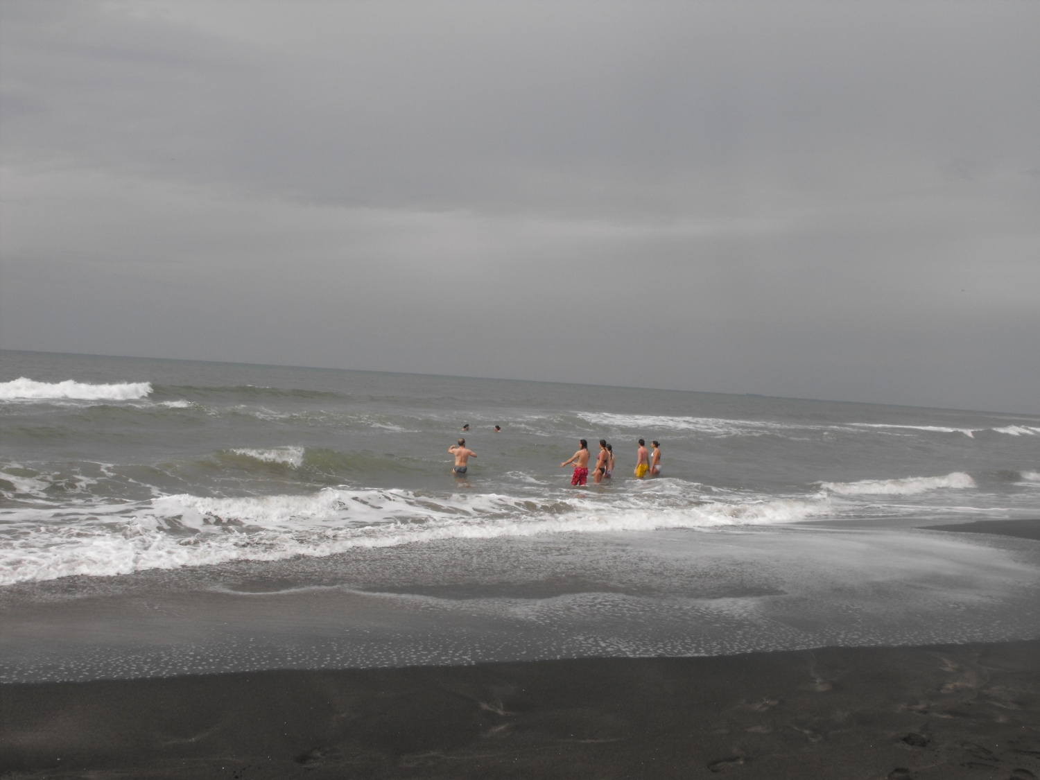 še je mokro in slano