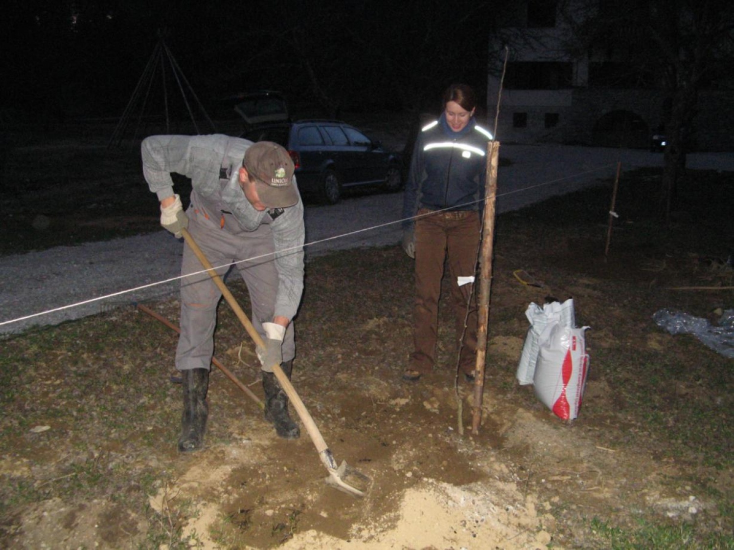 Prijetni pomladni žarki so na plan zvabili tudi pridne roke skavtov, ki smo se odzvali vabilu in prvi vikend v aprilu preživeli v Skavtskem okoljskem centru v Kočevskem Rogu.