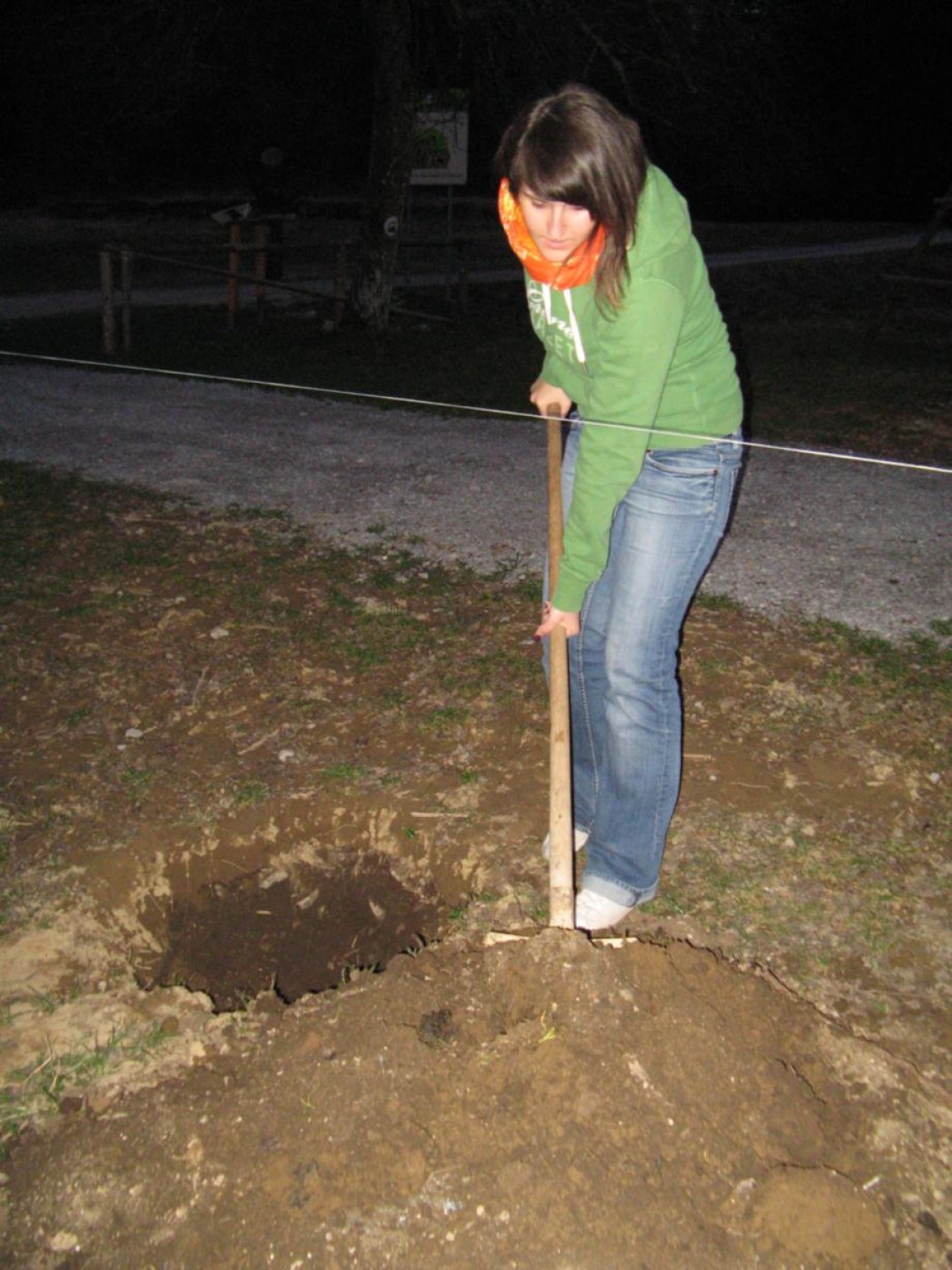 Prijetni pomladni žarki so na plan zvabili tudi pridne roke skavtov, ki smo se odzvali vabilu in prvi vikend v aprilu preživeli v Skavtskem okoljskem centru v Kočevskem Rogu.