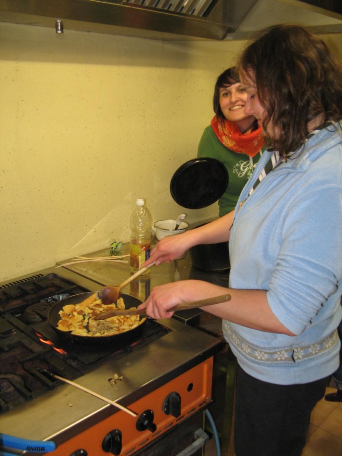 Prijetni pomladni žarki so na plan zvabili tudi pridne roke skavtov, ki smo se odzvali vabilu in prvi vikend v aprilu preživeli v Skavtskem okoljskem centru v Kočevskem Rogu.