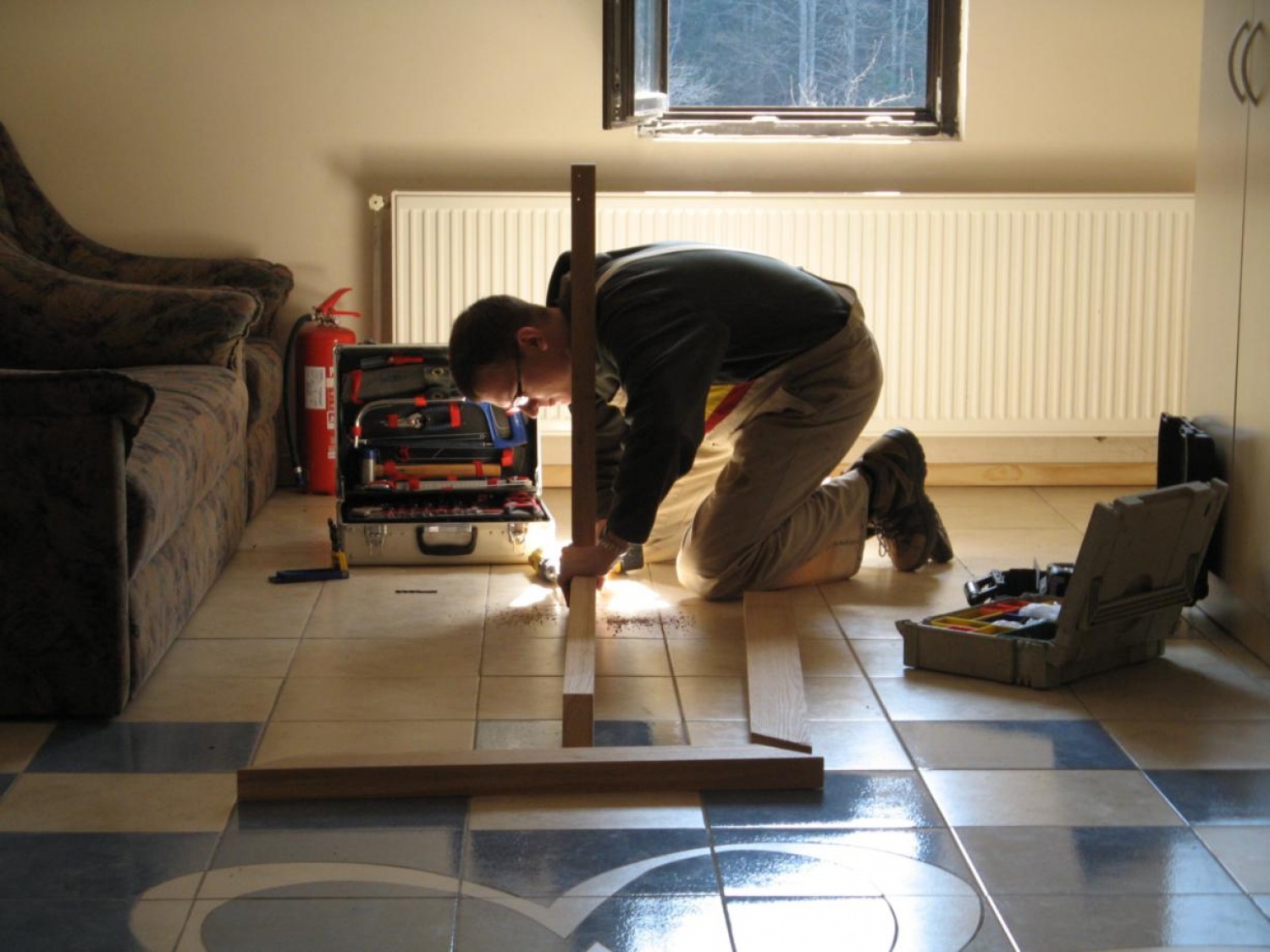 Prijetni pomladni žarki so na plan zvabili tudi pridne roke skavtov, ki smo se odzvali vabilu in prvi vikend v aprilu preživeli v Skavtskem okoljskem centru v Kočevskem Rogu.