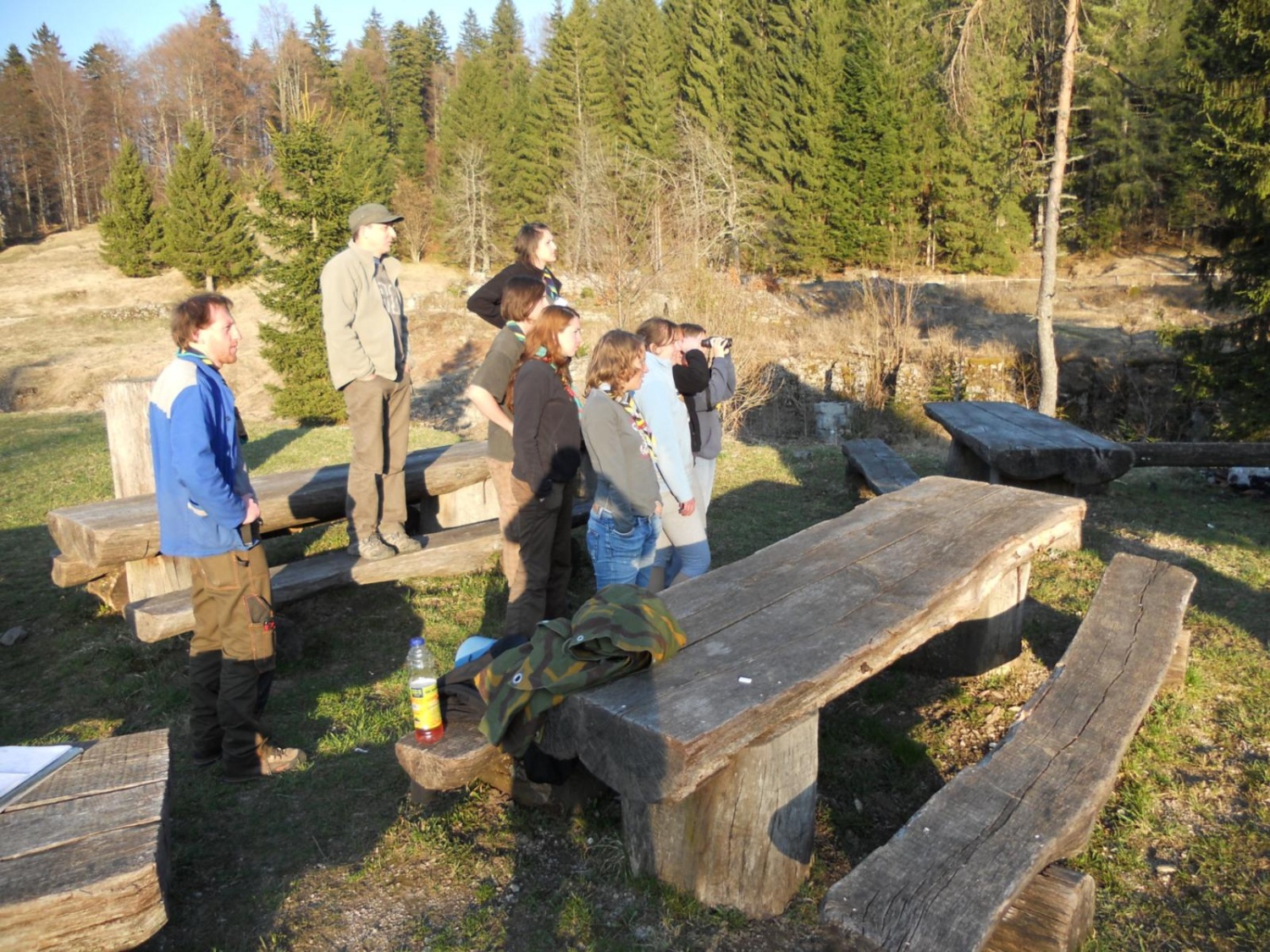 Prijetni pomladni žarki so na plan zvabili tudi pridne roke skavtov, ki smo se odzvali vabilu in prvi vikend v aprilu preživeli v Skavtskem okoljskem centru v Kočevskem Rogu.