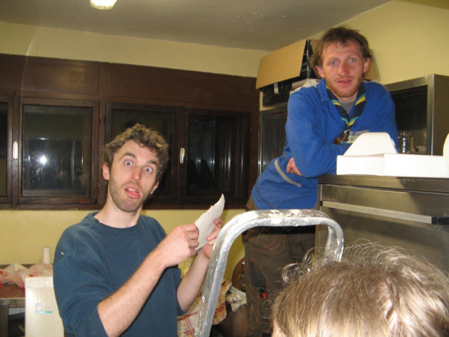 Prijetni pomladni žarki so na plan zvabili tudi pridne roke skavtov, ki smo se odzvali vabilu in prvi vikend v aprilu preživeli v Skavtskem okoljskem centru v Kočevskem Rogu.