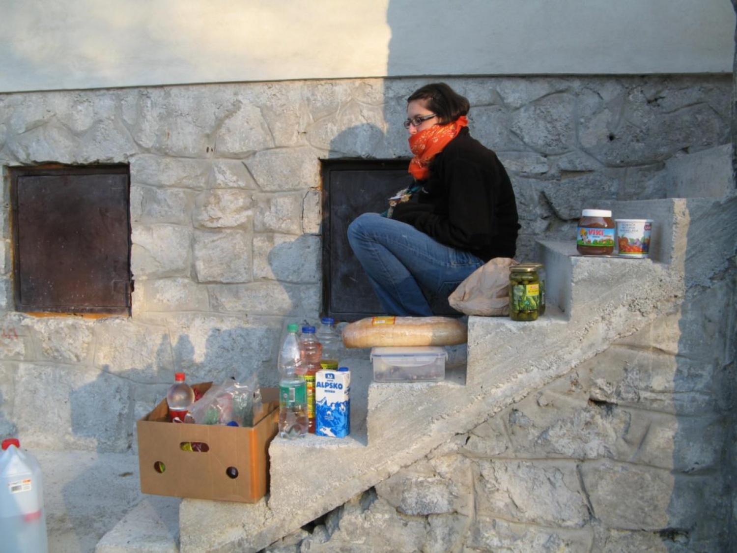 Prijetni pomladni žarki so na plan zvabili tudi pridne roke skavtov, ki smo se odzvali vabilu in prvi vikend v aprilu preživeli v Skavtskem okoljskem centru v Kočevskem Rogu.