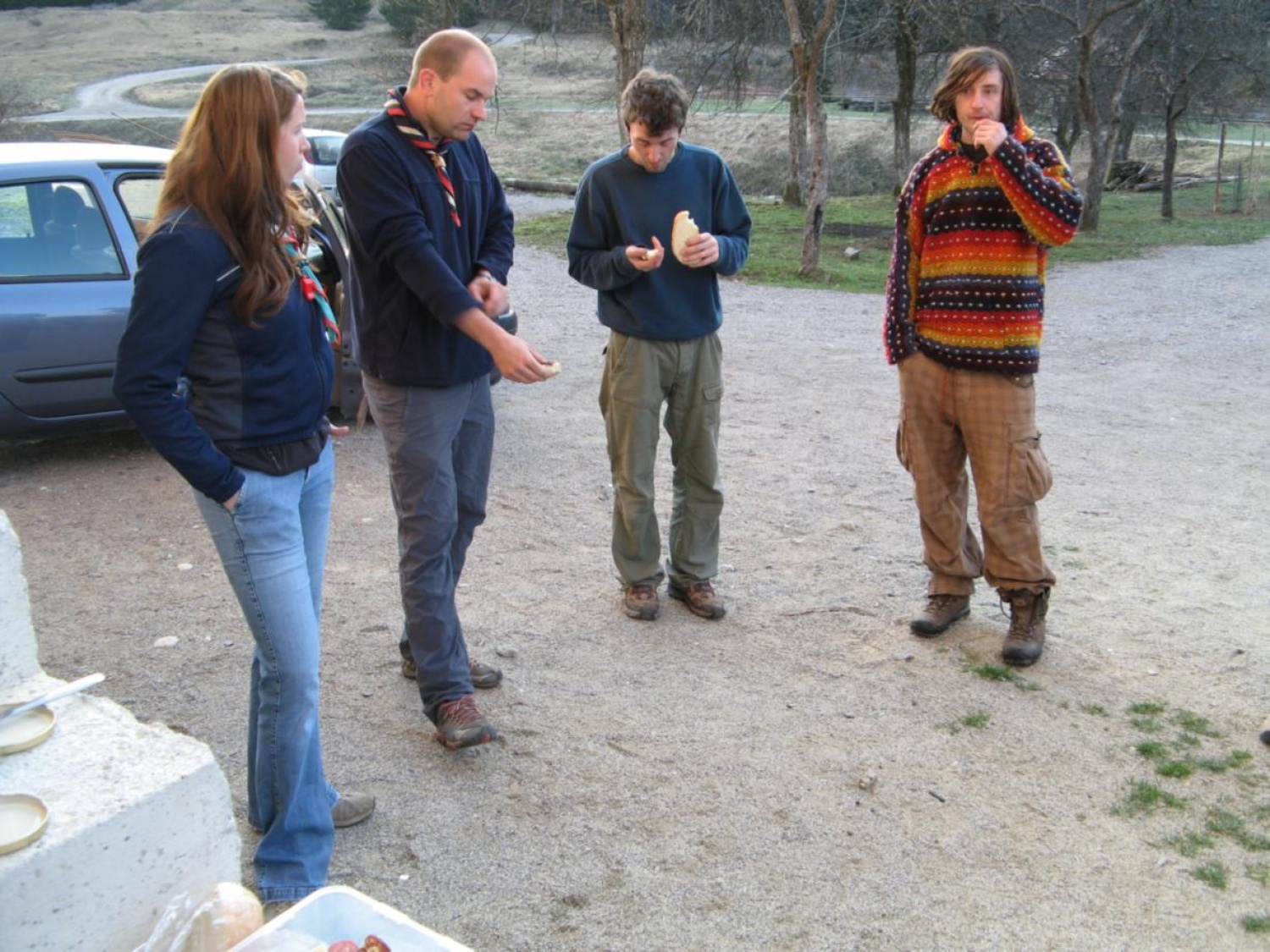 Prijetni pomladni žarki so na plan zvabili tudi pridne roke skavtov, ki smo se odzvali vabilu in prvi vikend v aprilu preživeli v Skavtskem okoljskem centru v Kočevskem Rogu.