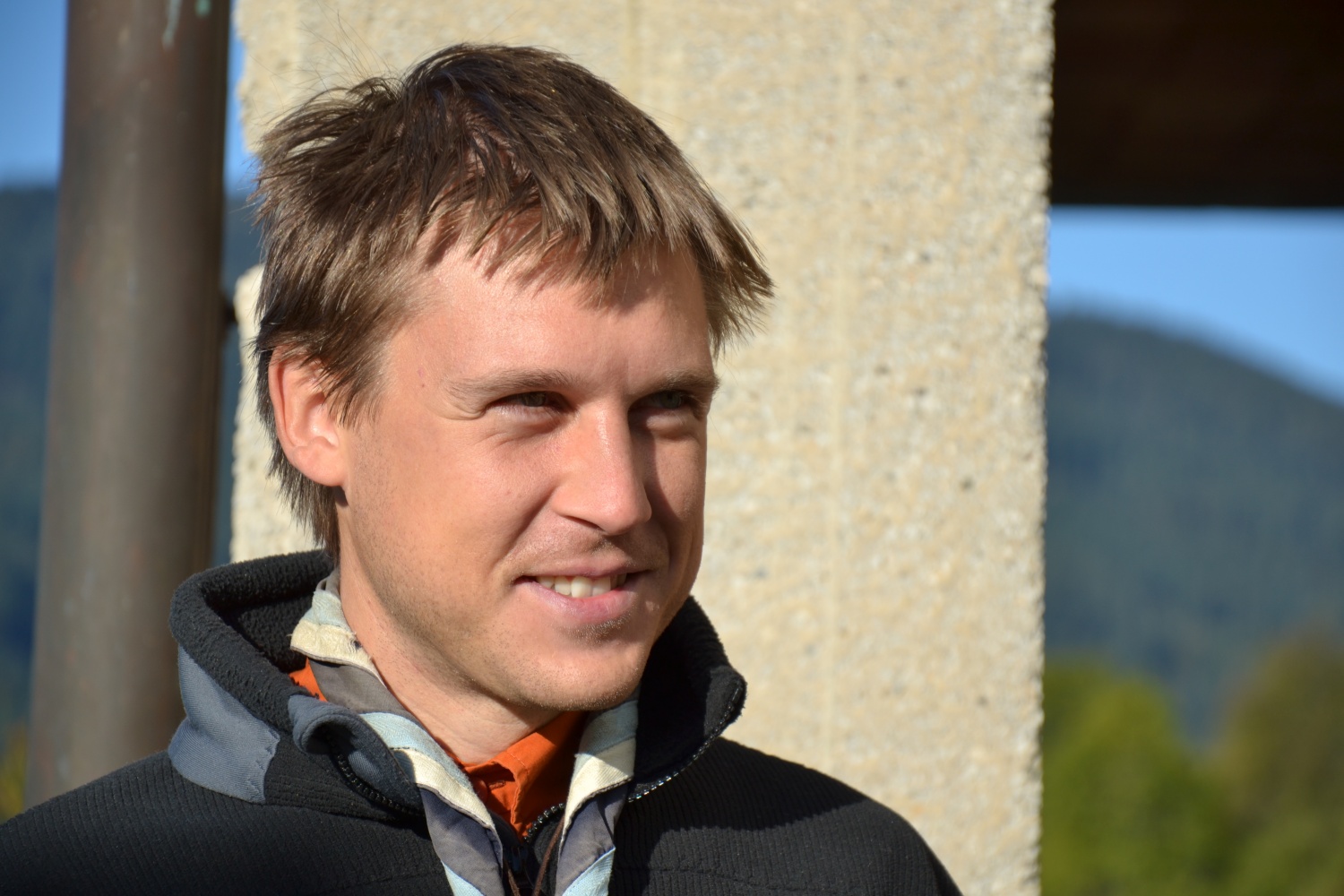 Kvajdej ponovno združuje