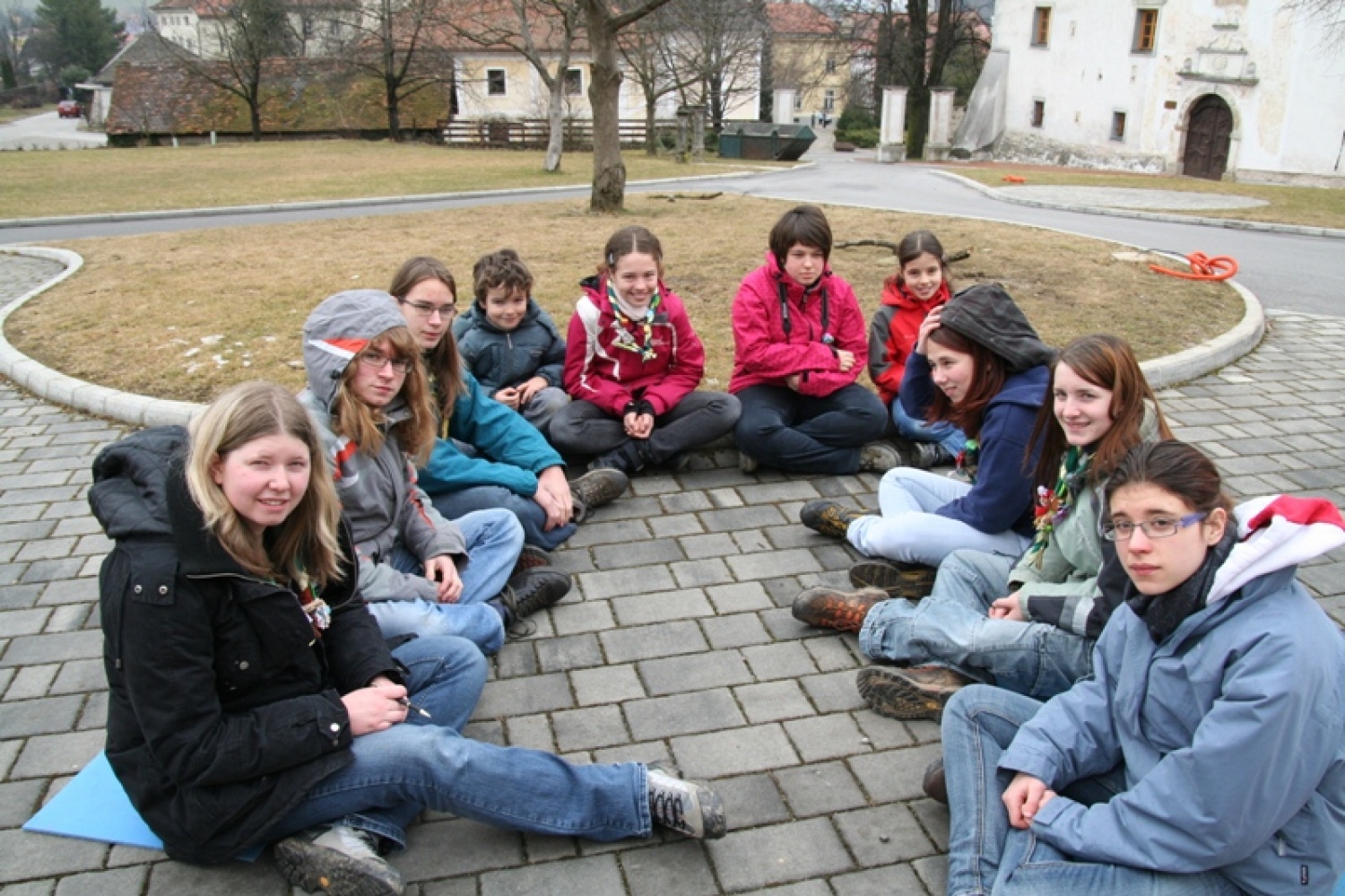 Pretekli vikend smo se Skavtaktiti iz Postojne odpravili na zimovanje stega. Radovednost nas je gnala v Slovenske Konjice, kjer smo preživeli super vikend. Prav vsak član našega stega je prispeval svoj košček k temu čudovitemu doživetju.