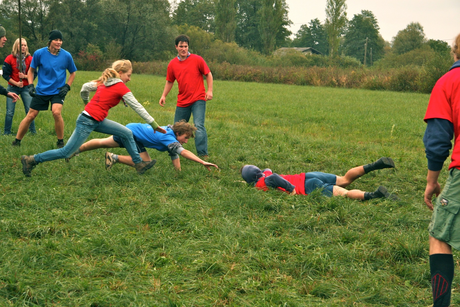 Včasih je treba tudi na tla po roverčka
