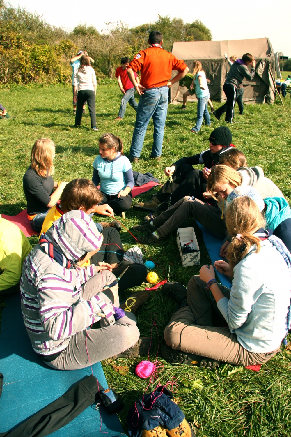 Delavnice po kosilu (izdelovanje zapestnic)