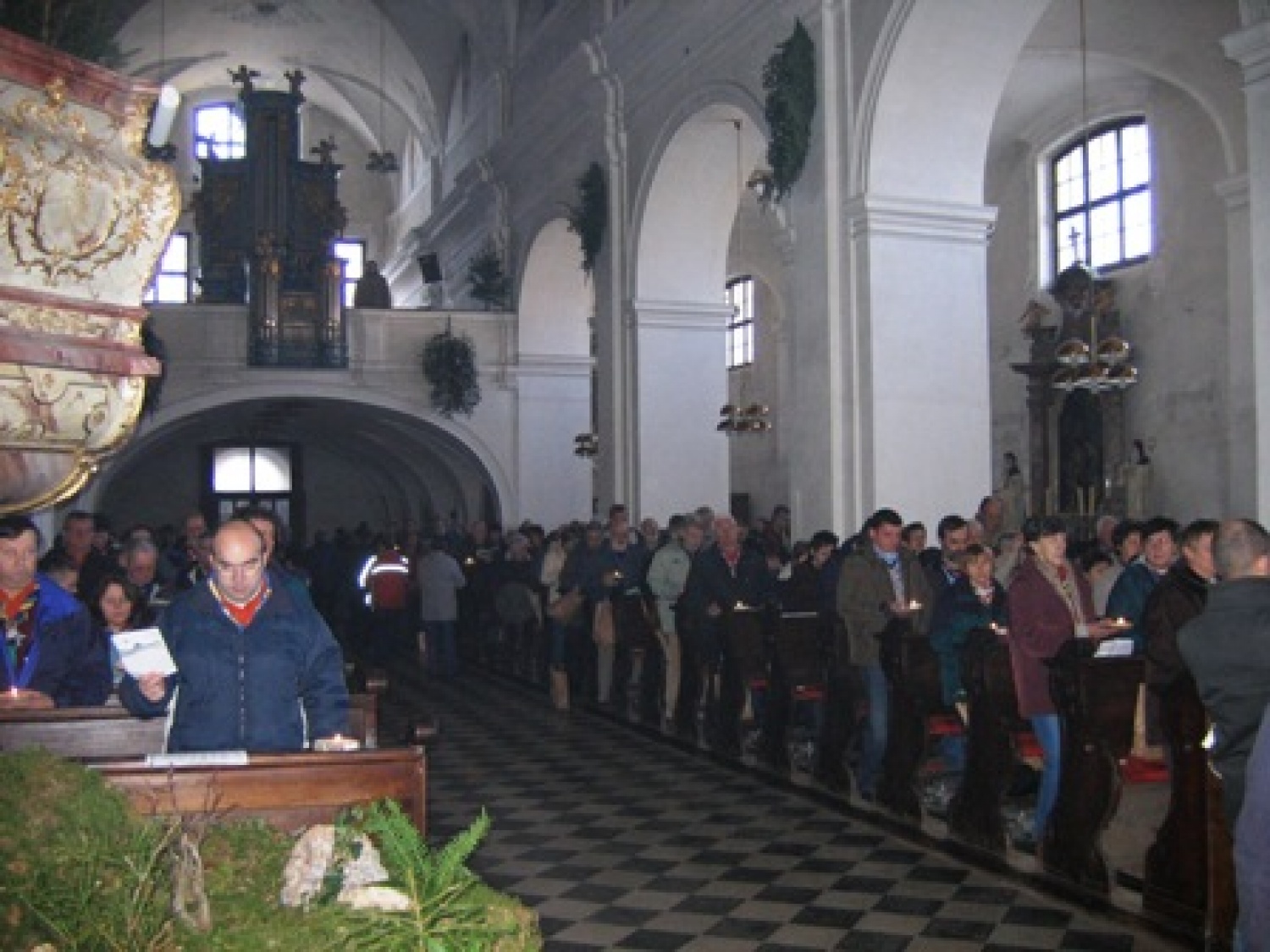 V Stični smo se skavti
iz AA regije zbrali,
Luč miru si izmenjali ....