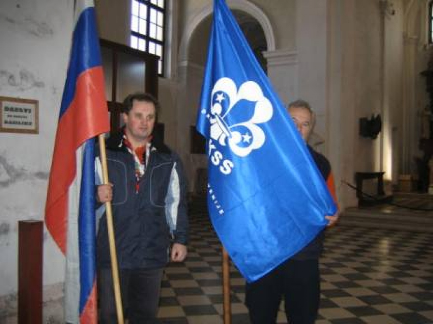 V Stični smo se skavti
iz AA regije zbrali,
Luč miru si izmenjali ....