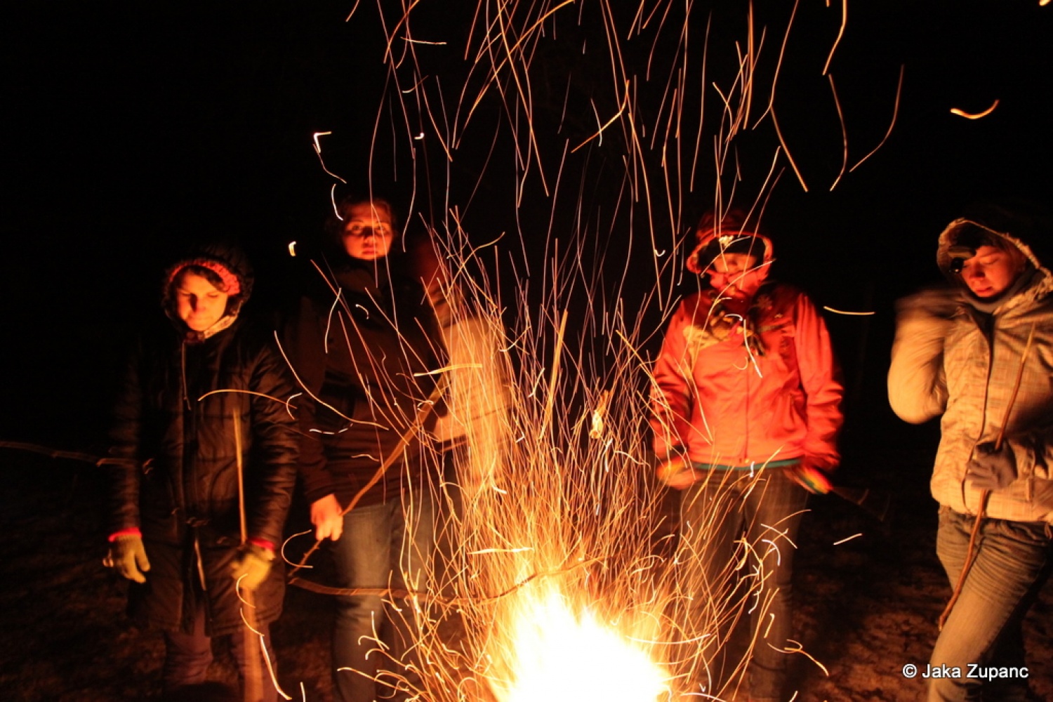 Večerni program ob ognju