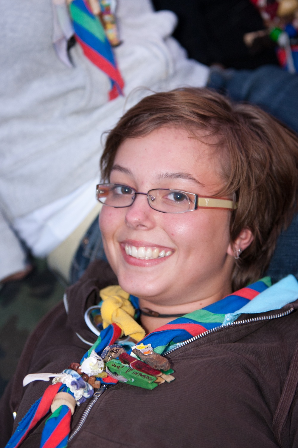 "Odrolaj!" ali dan, ko smo se zbrali popotniki in popotnice iz celotne Slovenije.V soboto 24. septembra je bila planina Podvežak, kjer običajno domuje le nekaj pastirjev in živine, živahno stičišče 280 skavtov iz 30-ih stegov. Popotniki in popotnice smo pomagali tamkajšnjim pastirjem pri odstranitvi skal s pašnika, prenosu materiala za postavitev ograje in prenosu desk za prekrivanje pastirske koče.