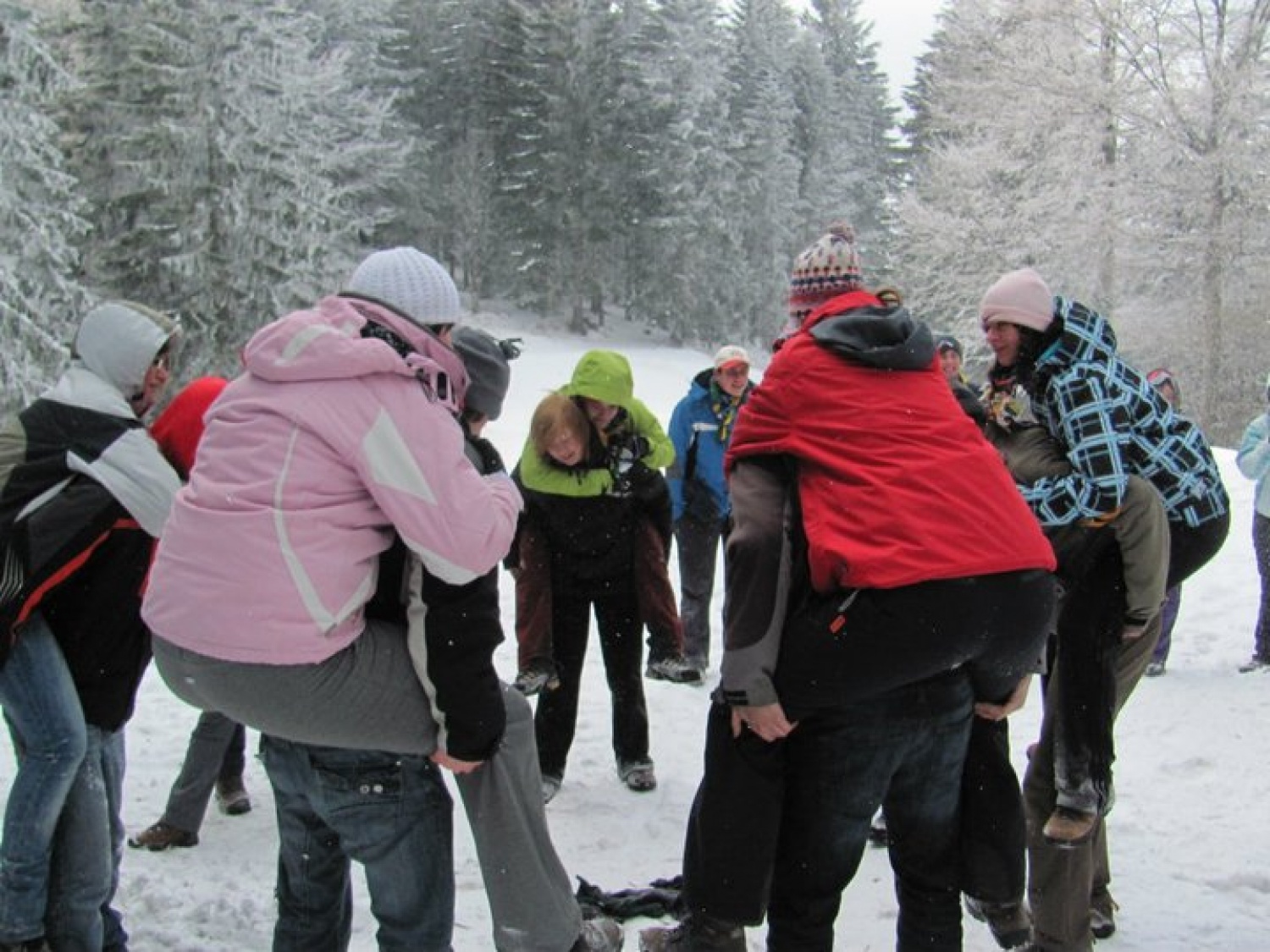 Juha se je začela kuhati med klanovodji Poljanske in Selše doline.  Vse do meglenega  jutra, 29. januarja 2011, naj bi naš načrt ostal skrivnost, pa voditelji še zdaj ne vemo, kdo od klanovcev je posumil, da se nekaj kuha …