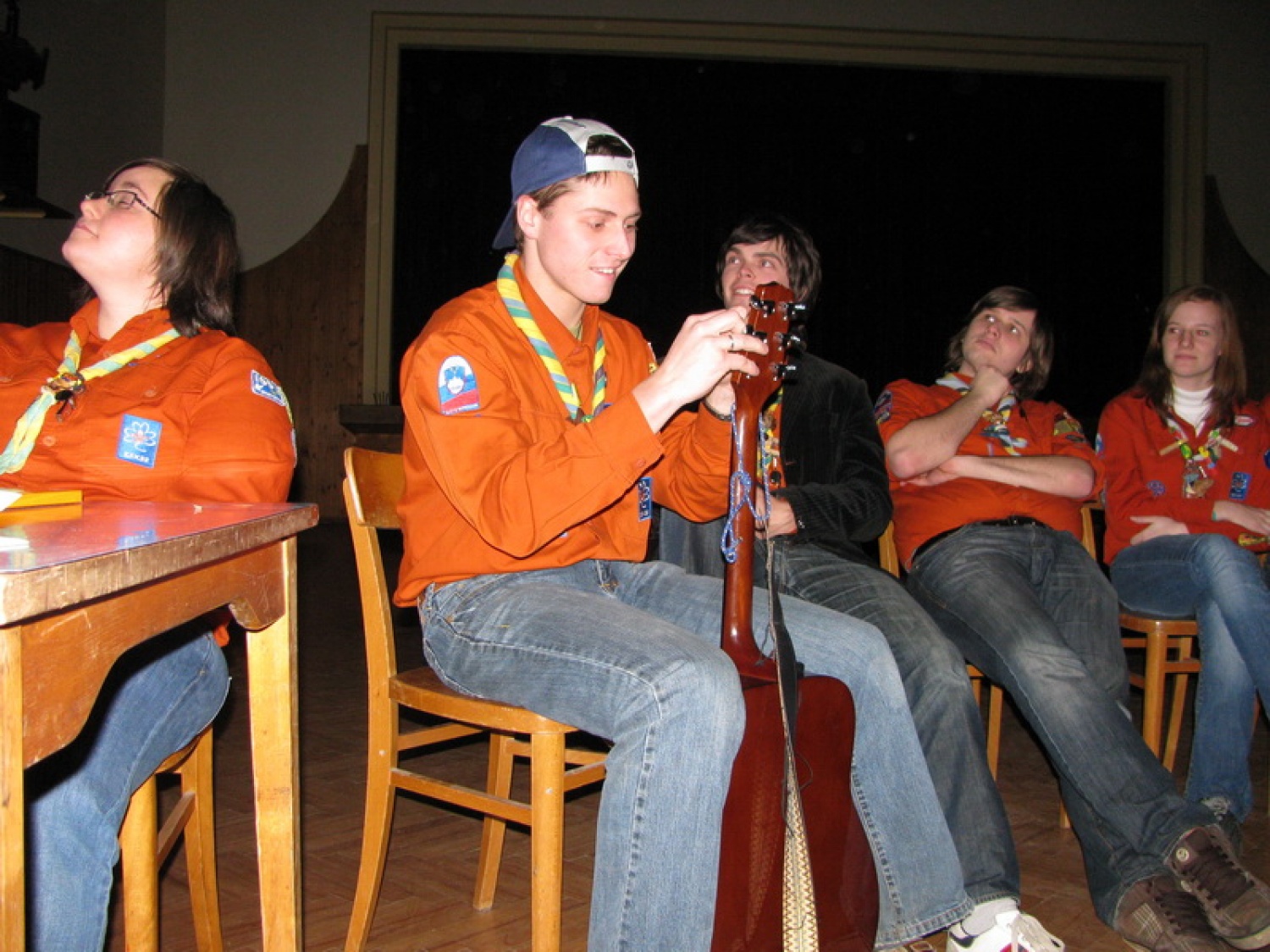 Tisti petek bi bil kot vsak turoben (pre)topel zimski večer, ko se je sonce kot vedno potrudilo in stopilo še zadnje zaplate snega preden je smuknilo za obzorje, če ne bi v Artičah tam čisto na jugu naše Štajerske, že skoraj na meji z Dolenjsko, imelo zgoditi nekaj posebnega. Namreč bil je čas, da se zberemo na Svetu Mariborske Regije ...