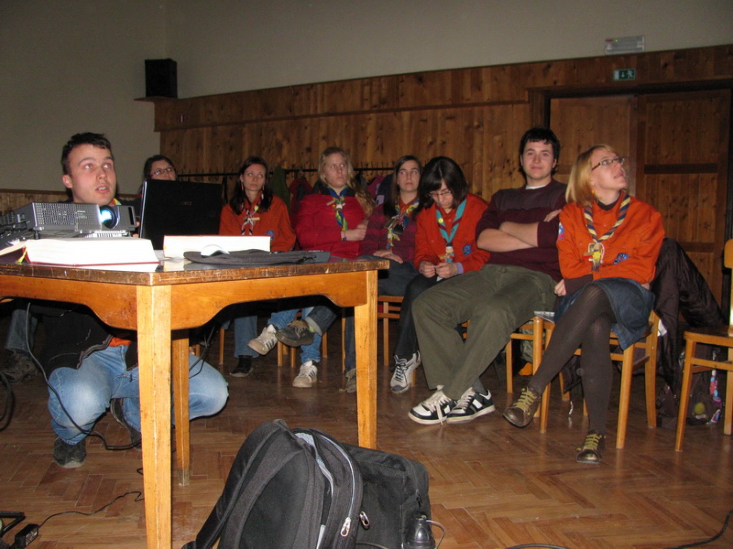 Tisti petek bi bil kot vsak turoben (pre)topel zimski večer, ko se je sonce kot vedno potrudilo in stopilo še zadnje zaplate snega preden je smuknilo za obzorje, če ne bi v Artičah tam čisto na jugu naše Štajerske, že skoraj na meji z Dolenjsko, imelo zgoditi nekaj posebnega. Namreč bil je čas, da se zberemo na Svetu Mariborske Regije ...