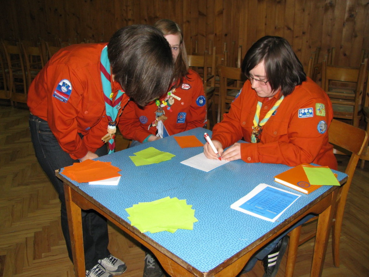Tisti petek bi bil kot vsak turoben (pre)topel zimski večer, ko se je sonce kot vedno potrudilo in stopilo še zadnje zaplate snega preden je smuknilo za obzorje, če ne bi v Artičah tam čisto na jugu naše Štajerske, že skoraj na meji z Dolenjsko, imelo zgoditi nekaj posebnega. Namreč bil je čas, da se zberemo na Svetu Mariborske Regije ...