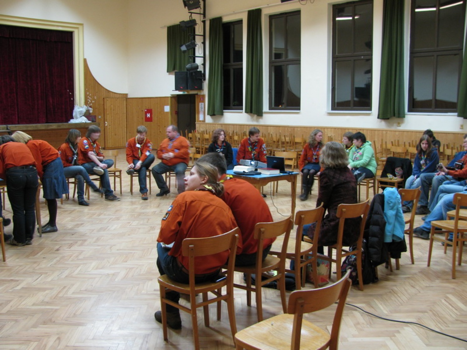 Tisti petek bi bil kot vsak turoben (pre)topel zimski večer, ko se je sonce kot vedno potrudilo in stopilo še zadnje zaplate snega preden je smuknilo za obzorje, če ne bi v Artičah tam čisto na jugu naše Štajerske, že skoraj na meji z Dolenjsko, imelo zgoditi nekaj posebnega. Namreč bil je čas, da se zberemo na Svetu Mariborske Regije ...