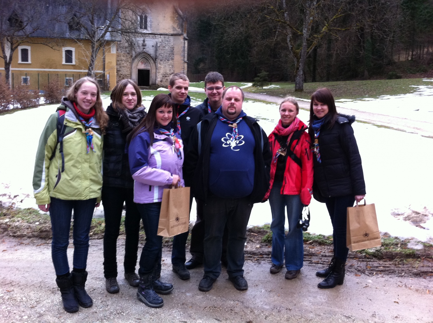 V soboto, 8. januarja 2011, smo se SKVO Mozirje 1 odpravili na (že tradicionalni) izlet SKVO-ja. Tokrat nismo prečkali meje Republike Slovenije, temveč le Štajersko mejo. Odpravili smo se na Dolenjsko – pot nas je zanesla v Kostanjevico na Krki in v Pleterje.
Pri tem pa ni šlo samo za izlet, temveč za nekaj več ...