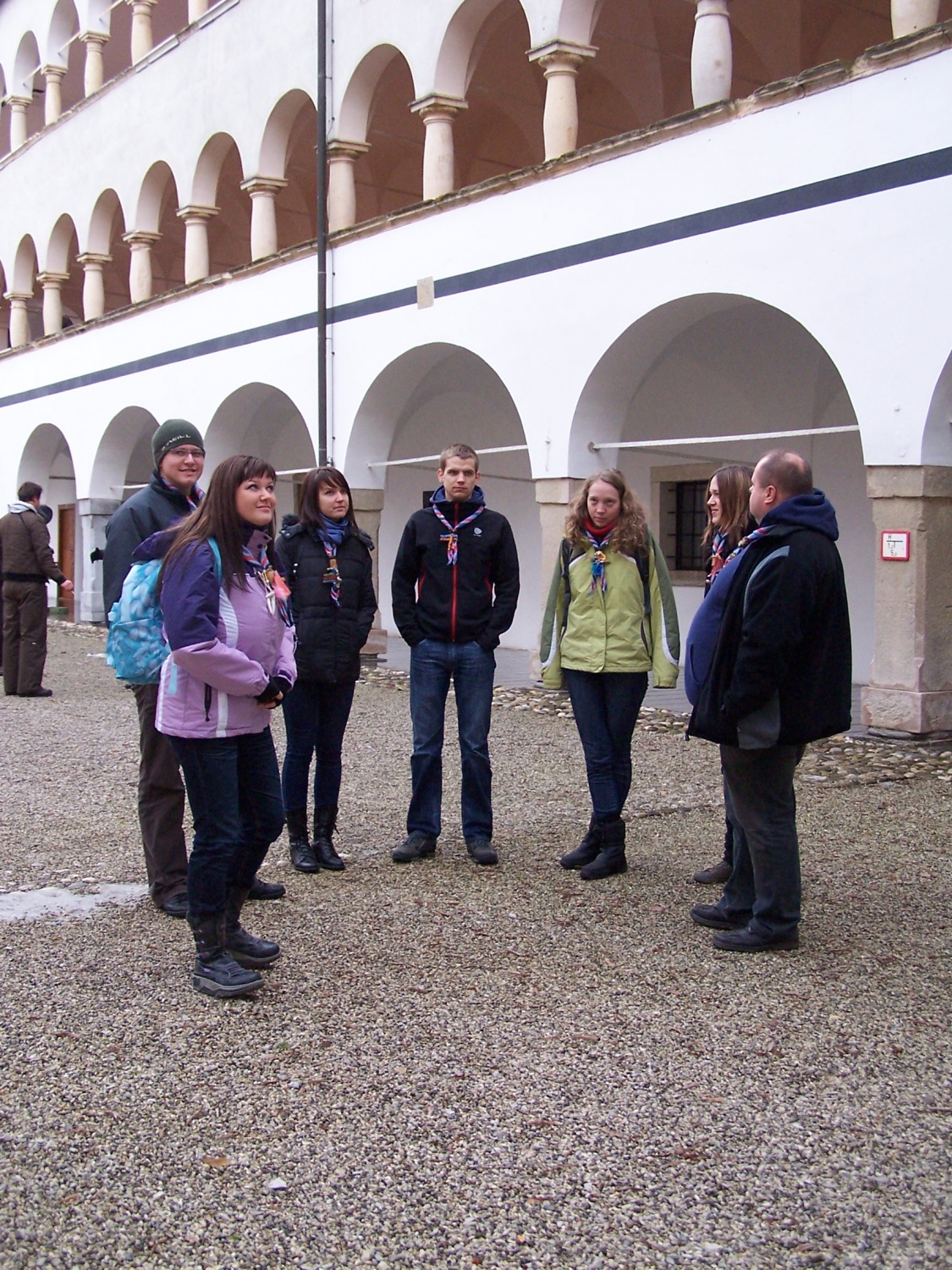 V soboto, 8. januarja 2011, smo se SKVO Mozirje 1 odpravili na (že tradicionalni) izlet SKVO-ja. Tokrat nismo prečkali meje Republike Slovenije, temveč le Štajersko mejo. Odpravili smo se na Dolenjsko – pot nas je zanesla v Kostanjevico na Krki in v Pleterje.
Pri tem pa ni šlo samo za izlet, temveč za nekaj več ...