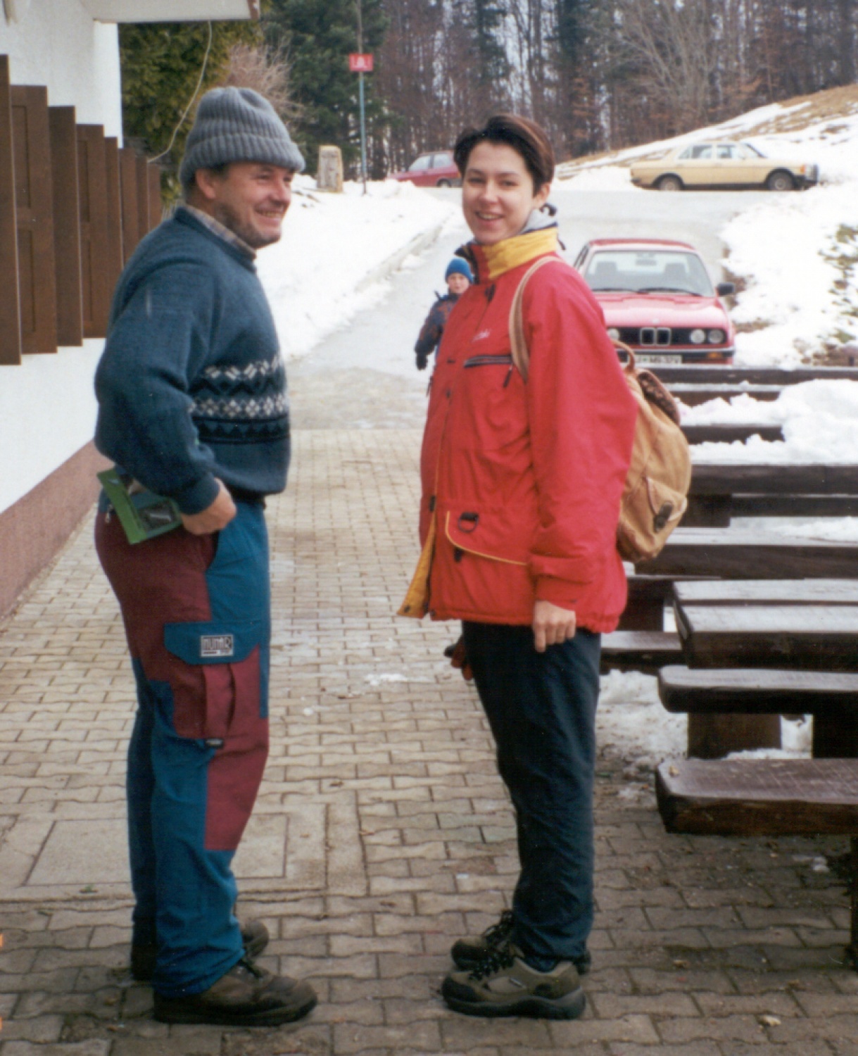 Dva je manj kot štirje