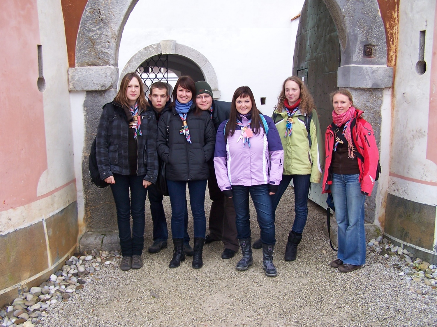 V soboto, 8. januarja 2011, smo se SKVO Mozirje 1 odpravili na (že tradicionalni) izlet SKVO-ja. Tokrat nismo prečkali meje Republike Slovenije, temveč le Štajersko mejo. Odpravili smo se na Dolenjsko – pot nas je zanesla v Kostanjevico na Krki in v Pleterje.
Pri tem pa ni šlo samo za izlet, temveč za nekaj več ...