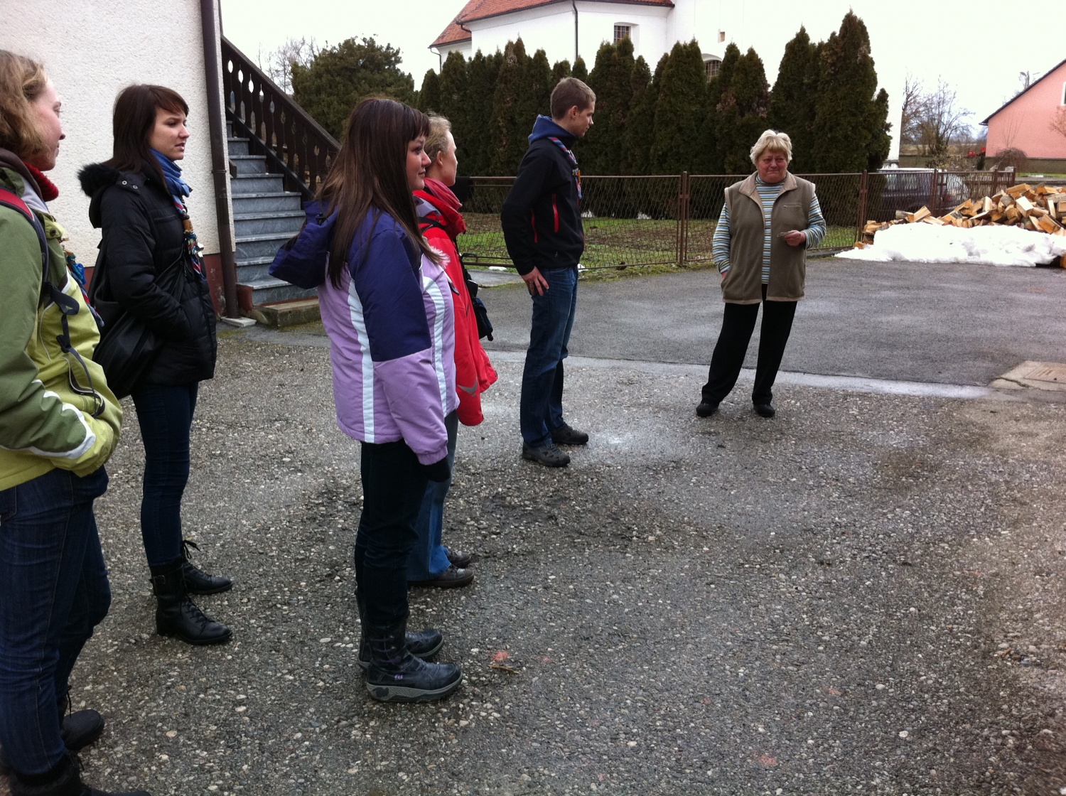 V soboto, 8. januarja 2011, smo se SKVO Mozirje 1 odpravili na (že tradicionalni) izlet SKVO-ja. Tokrat nismo prečkali meje Republike Slovenije, temveč le Štajersko mejo. Odpravili smo se na Dolenjsko – pot nas je zanesla v Kostanjevico na Krki in v Pleterje.
Pri tem pa ni šlo samo za izlet, temveč za nekaj več ...