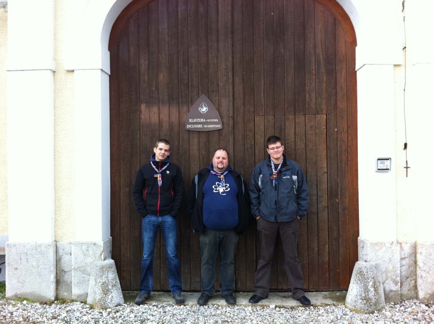 V soboto, 8. januarja 2011, smo se SKVO Mozirje 1 odpravili na (že tradicionalni) izlet SKVO-ja. Tokrat nismo prečkali meje Republike Slovenije, temveč le Štajersko mejo. Odpravili smo se na Dolenjsko – pot nas je zanesla v Kostanjevico na Krki in v Pleterje.
Pri tem pa ni šlo samo za izlet, temveč za nekaj več ...