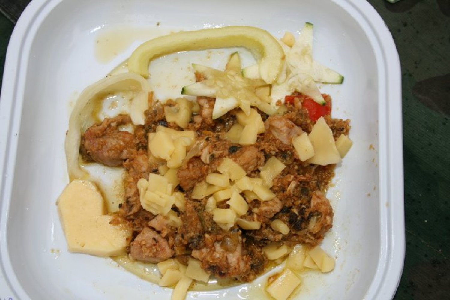 ...in začeli smo jesti kulinarične specialitete na prvem tekmovanju v skavtskem kuhanju. 
V Dečnem selu pri Brežicah se je tako 7.11.2010 odvijalo prvo tekmovanje v skavtskem kuhanju Bogžegni 2010, ki je skupni projekt sosednjih stegov Brežice 1, Krško 1 in Šentjernej 1. Ekipo so sestavljali štirje člani – klanovci in voditelji, tekmovanja pa so se udeležile ekipe iz Celja 1, Komende 1, Šentjerneja 1, Krškega 1 in Brežic 1.