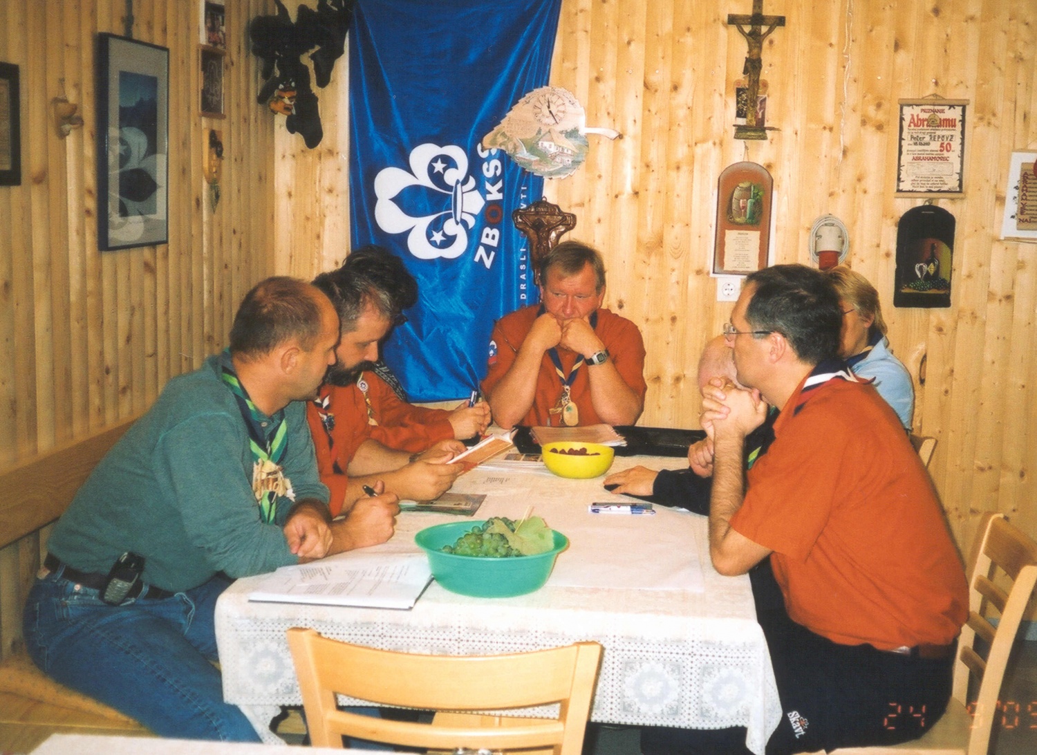 Politiki se kregajo, skavti pogovarjamo, družimo ...