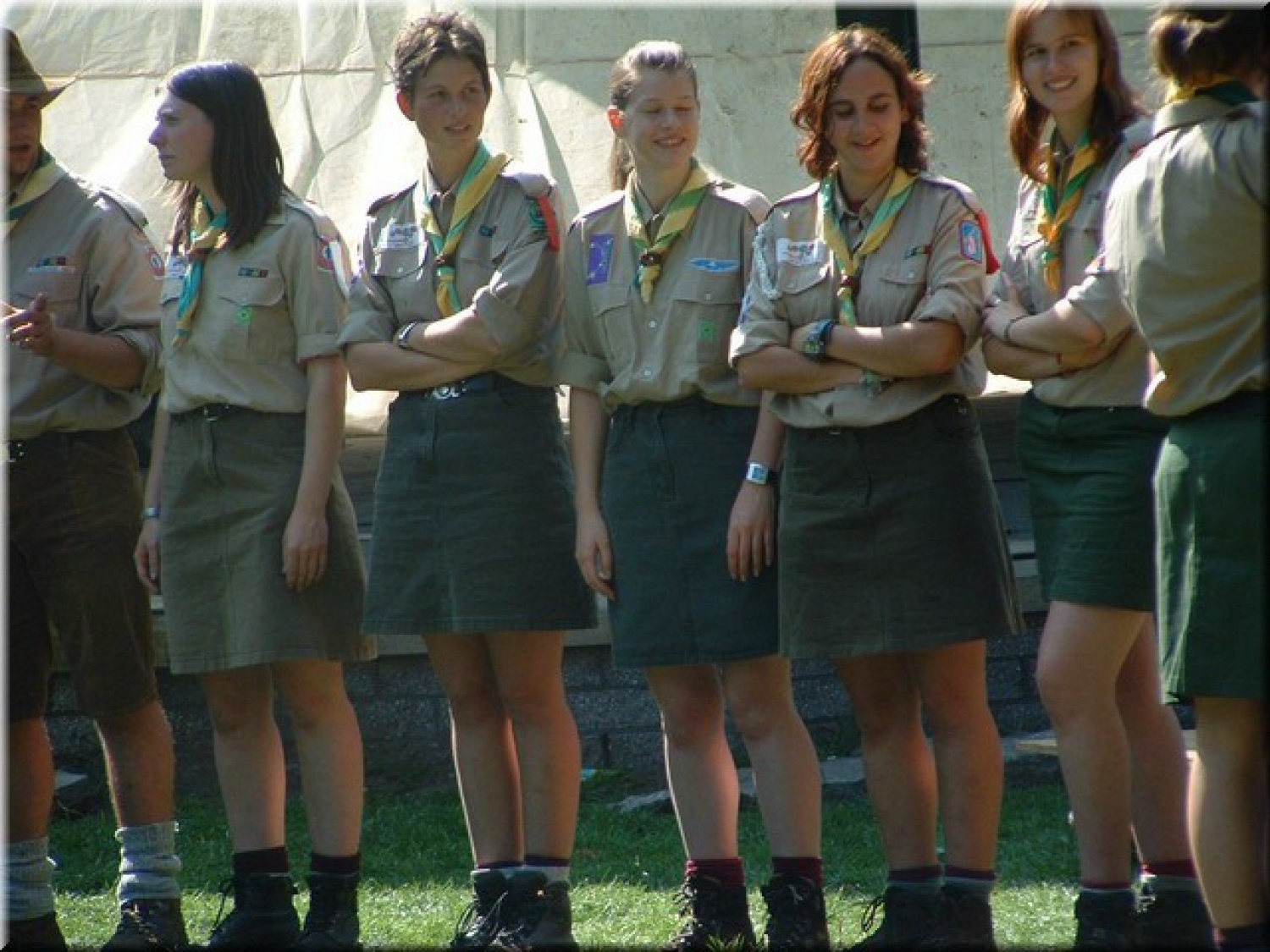 Politiki se kregajo, skavti pogovarjamo, družimo ...