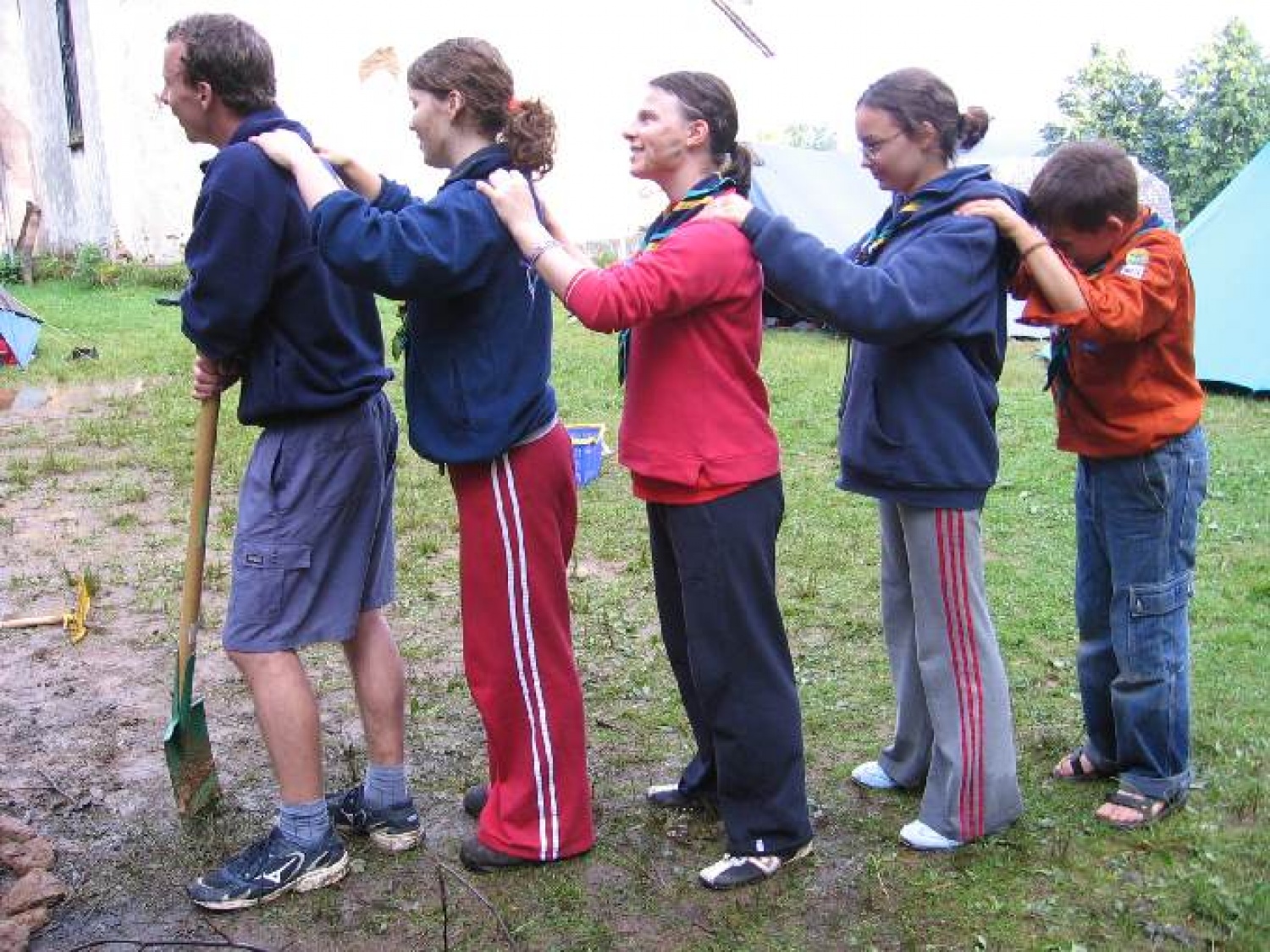 Politiki se kregajo, skavti pogovarjamo, družimo ...