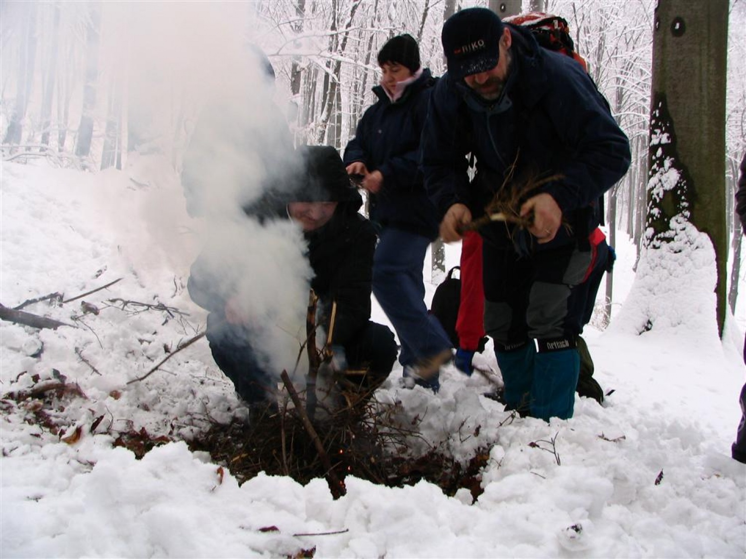 Kurjenje ognja v težavnih razmerah
