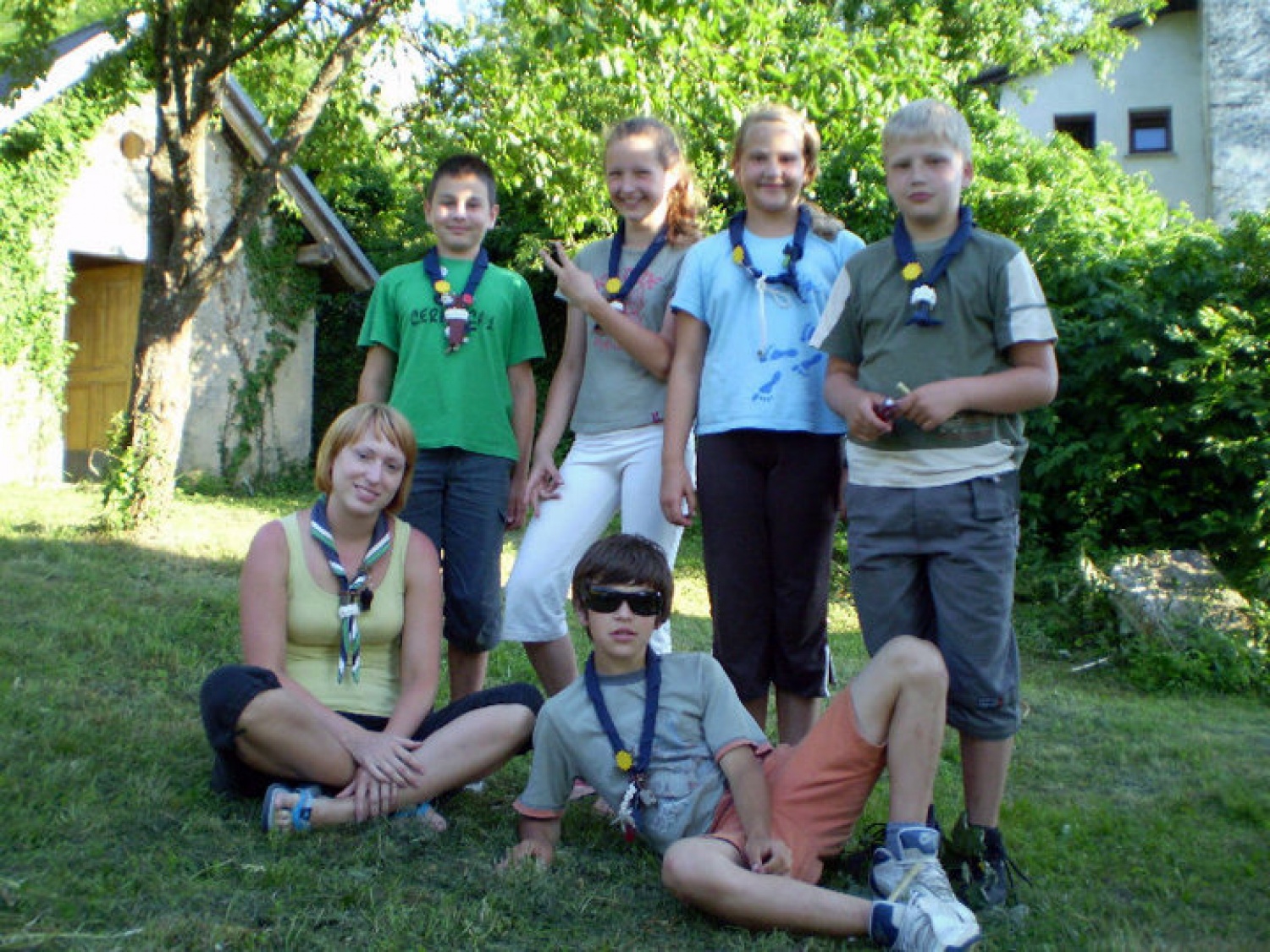 Akela z volčiči, ki odhajajo v četo