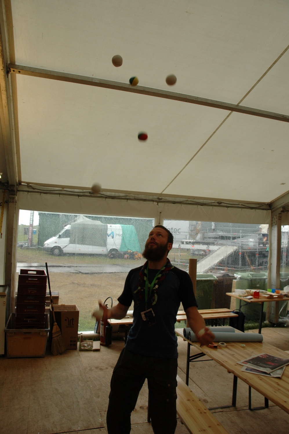 v zaoderju glavne arene