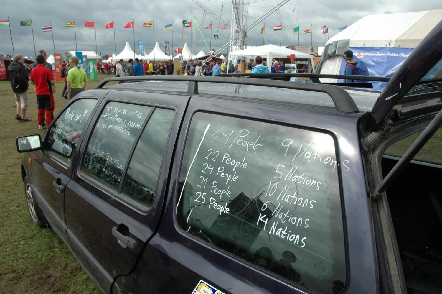 Koliko ljudi gre v ta avto?