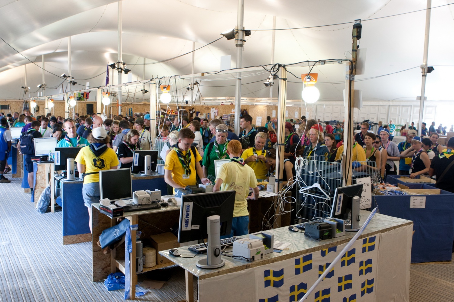 Okupirana skavtska trgovina