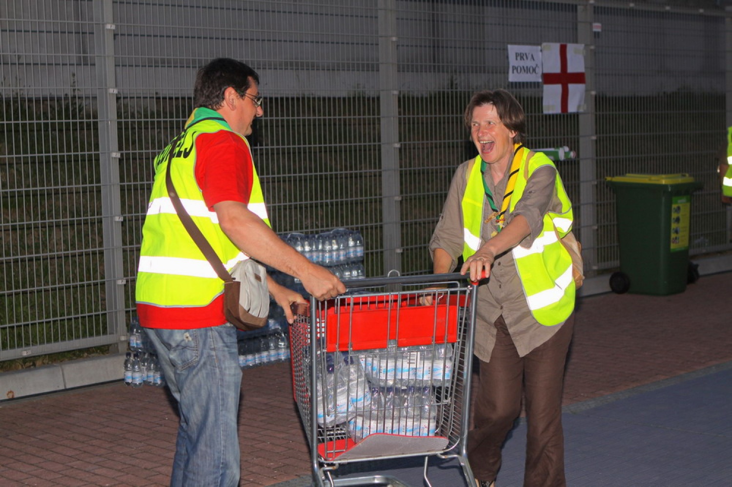 Razvažanje vode po stadionu