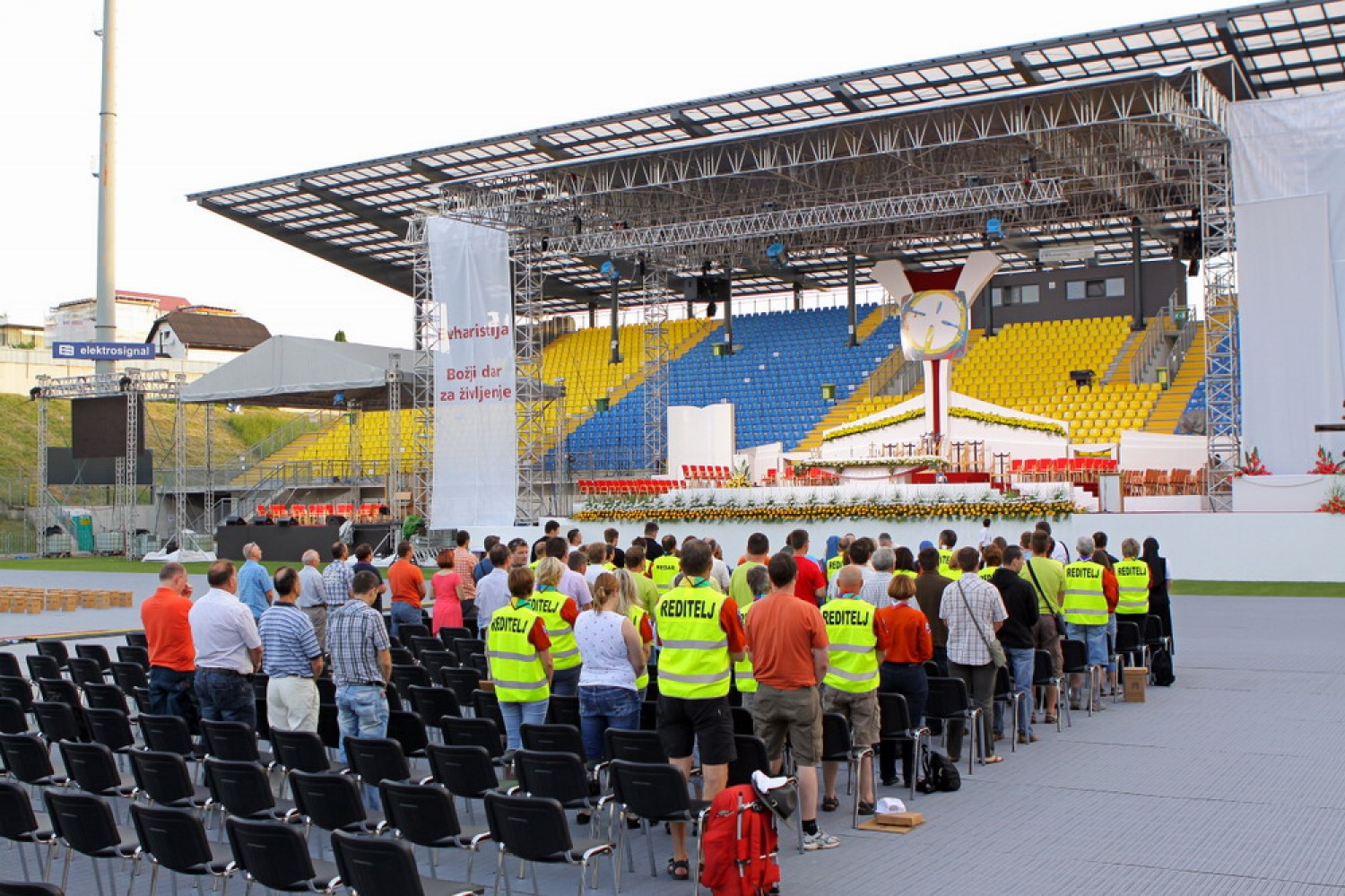 Sv. maša za sodelavce ob pol šestih zjutraj