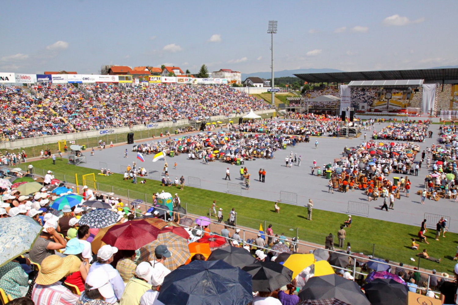 Stadion se je napolnil