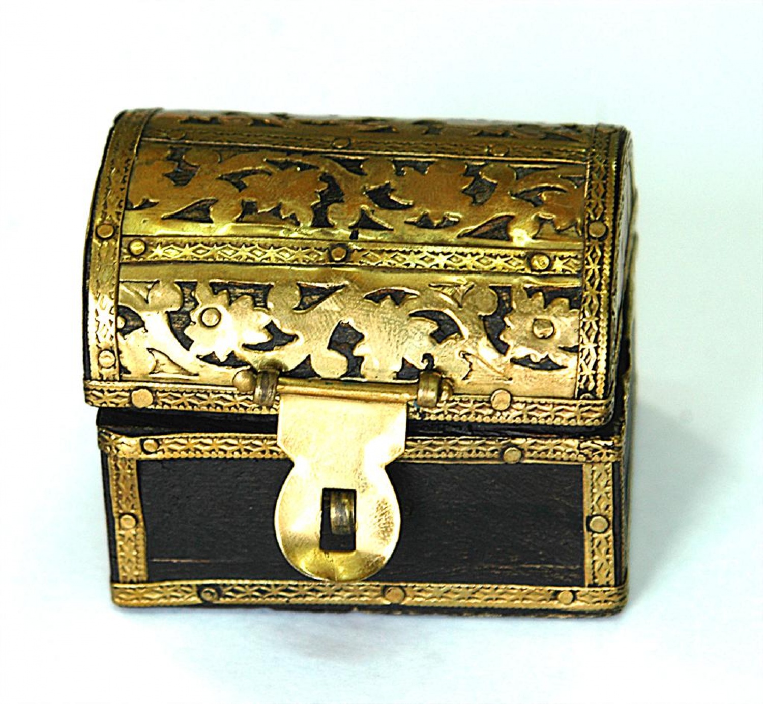 Išče se posadka, pripravljena žrtvovati vsaj eno roko in nogo za dobro piratsko dogodivščino.