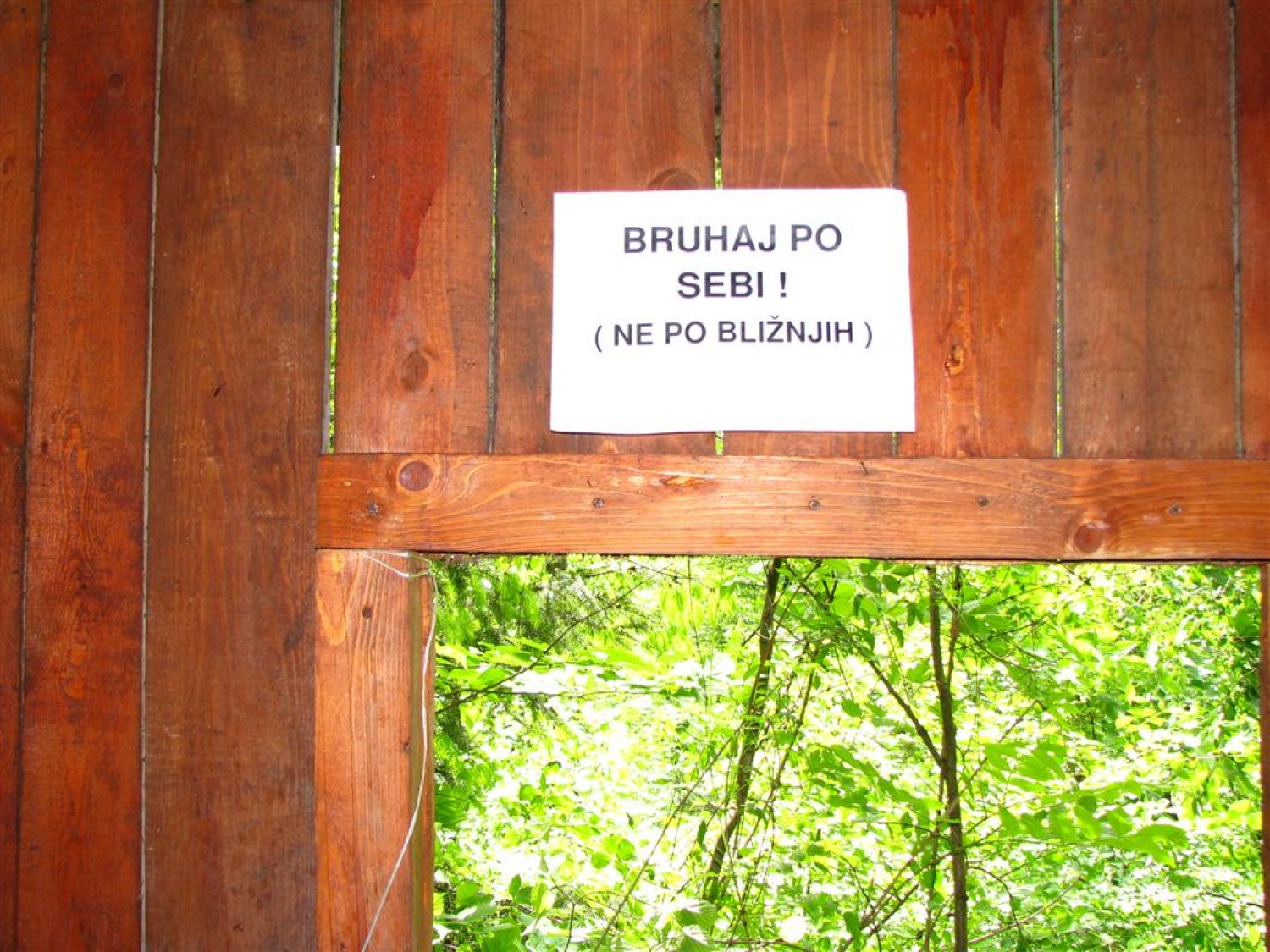 Tri bratovščine, dva vrhunska strokovnjaka ter četica odraslih in otrok. Vsi zaljubljeni v gozd smo spoznavali njegov pomen, njegove prebivalce, ga občutili in dojemali. Drugače. Hvala Tonetu Lesniku.
