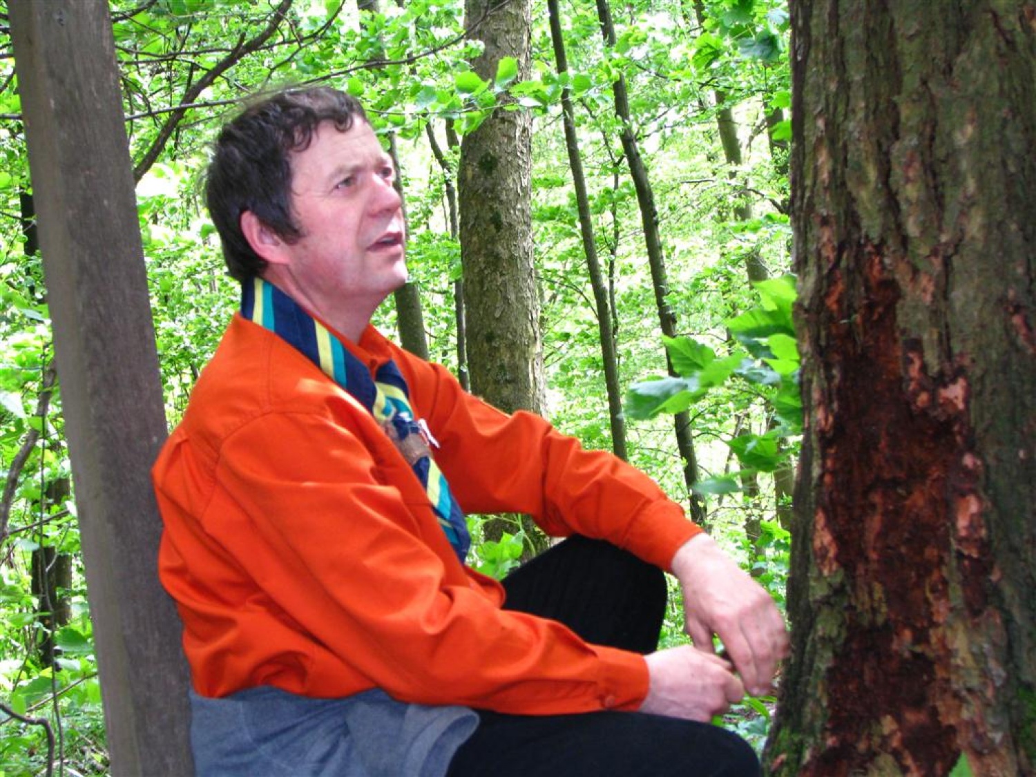 Tri bratovščine, dva vrhunska strokovnjaka ter četica odraslih in otrok. Vsi zaljubljeni v gozd smo spoznavali njegov pomen, njegove prebivalce, ga občutili in dojemali. Drugače. Hvala Tonetu Lesniku.