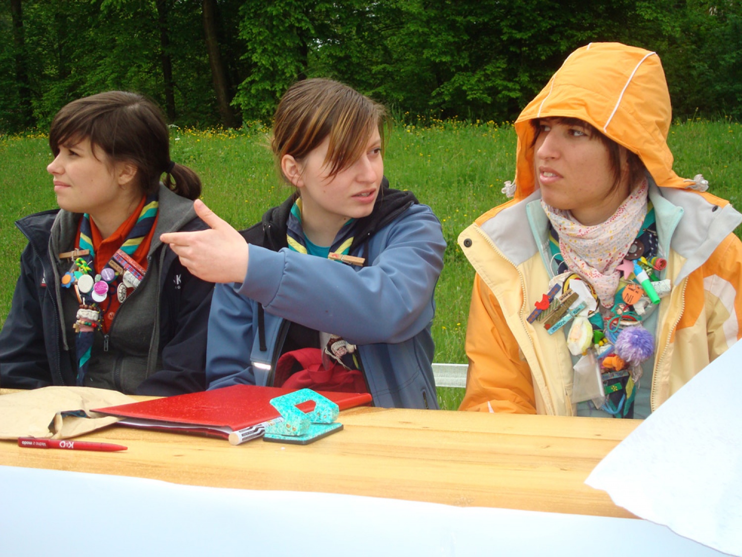 Piše se sobota 8. maj,
kraj akcije Krumperk pri Domžalah,
zločin opor proti Turkom,
akterji izvidniki in vodnice Domžal, Homca, Kamnika in Komende.