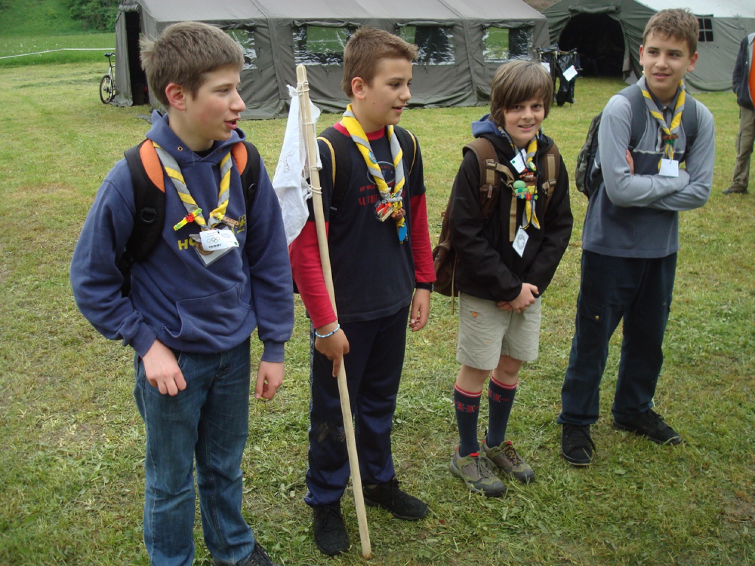 Piše se sobota 8. maj,
kraj akcije Krumperk pri Domžalah,
zločin opor proti Turkom,
akterji izvidniki in vodnice Domžal, Homca, Kamnika in Komende.