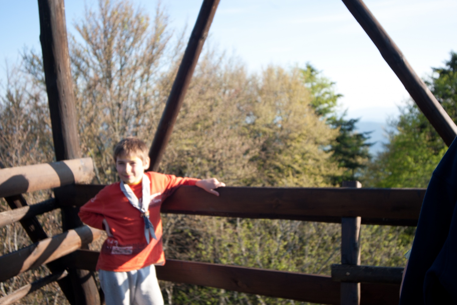 Bil je 7. maj 2011, ko se je steg Homških sončkov zbral, da bi odšel na jurjevanje. Naš dan se je začel z igro in molitvijo. Prišlo je dolgo vozilo z veliko sedeži in štirimi kolesi. Nanj smo dali svojo prtljago in sebe. In odpeljali smo se v Kočevski rog.