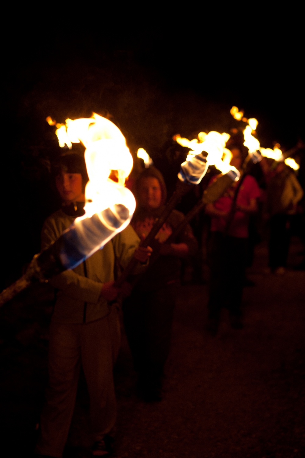 Bil je 7. maj 2011, ko se je steg Homških sončkov zbral, da bi odšel na jurjevanje. Naš dan se je začel z igro in molitvijo. Prišlo je dolgo vozilo z veliko sedeži in štirimi kolesi. Nanj smo dali svojo prtljago in sebe. In odpeljali smo se v Kočevski rog.
