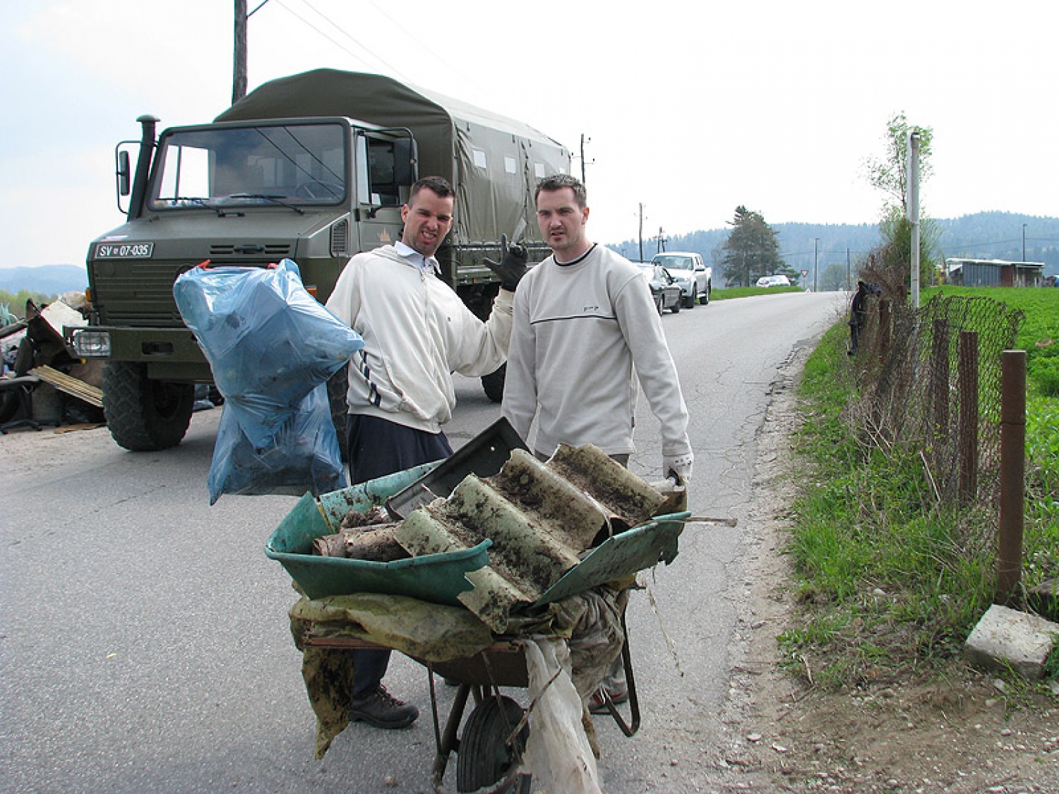 Ljubljana 5 je za akcijo Očistimo Slovenijo prevzela koordinacijo zbirnega mesta pri gradu Fužine. Glede na pogovore z organizatorji se nam je obetal nor dan z velikim številom prostovoljcem. In res je bil!