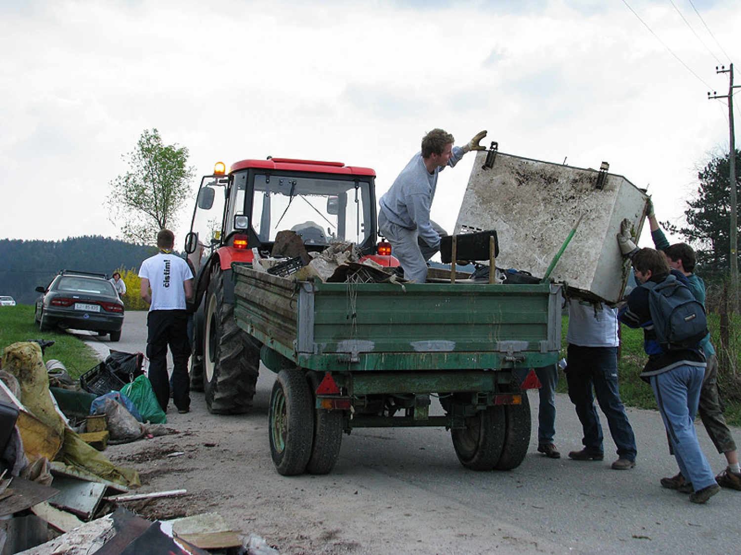 Ljubljana 5 je za akcijo Očistimo Slovenijo prevzela koordinacijo zbirnega mesta pri gradu Fužine. Glede na pogovore z organizatorji se nam je obetal nor dan z velikim številom prostovoljcem. In res je bil!